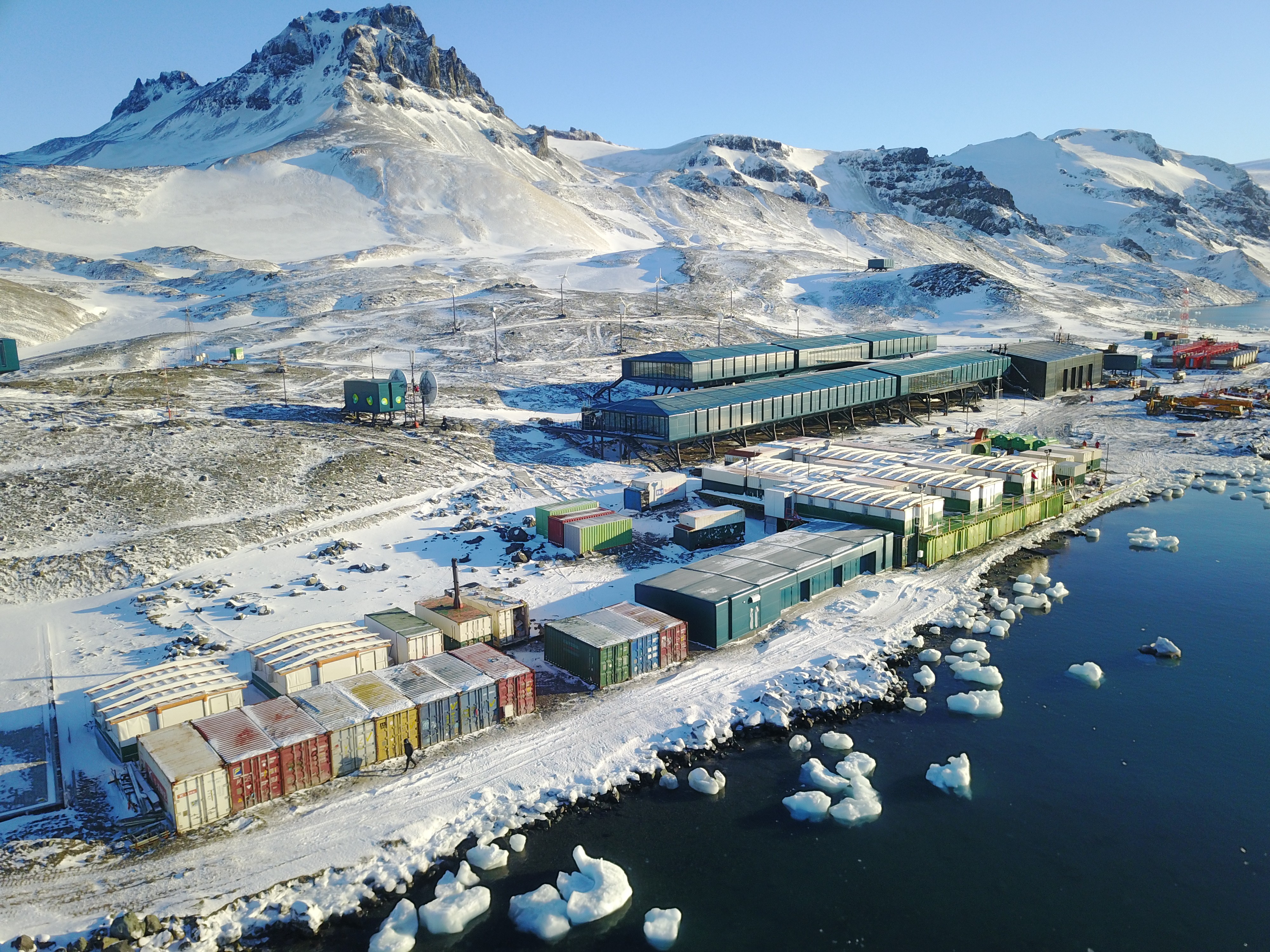 FOTOS: Veja a nova base do Brasil na Antártica thumbnail