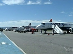 Aeroporto de Caldas Novas, em Goiás, está em pacote de concessões do governo (Foto: Reprodução/TV Anhanguera)