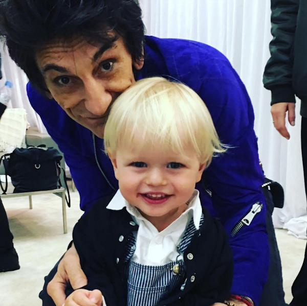 O neto de Mick Jagger junto com Ron Wood (Foto: Instagram)