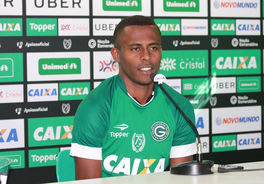 Rumo Ao Egito Carlos Eduardo Se Despede Do Goias E Lamenta Deixar O Time Na Serie B Goias Ge