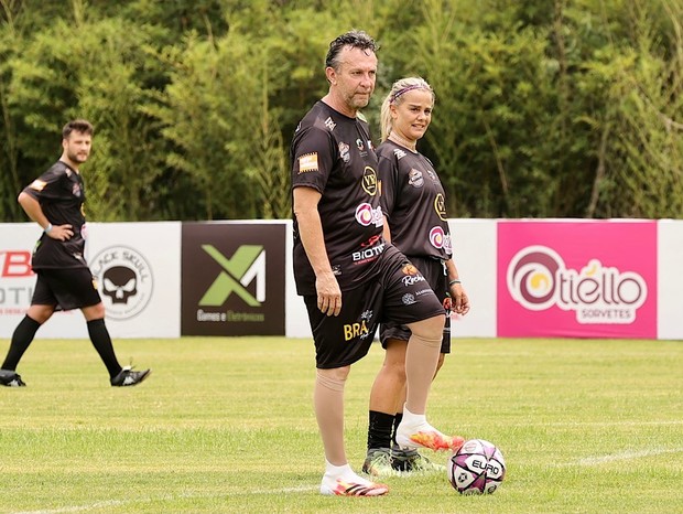 Milene Domingues joga futebol e faz aulas de spinning e de natação