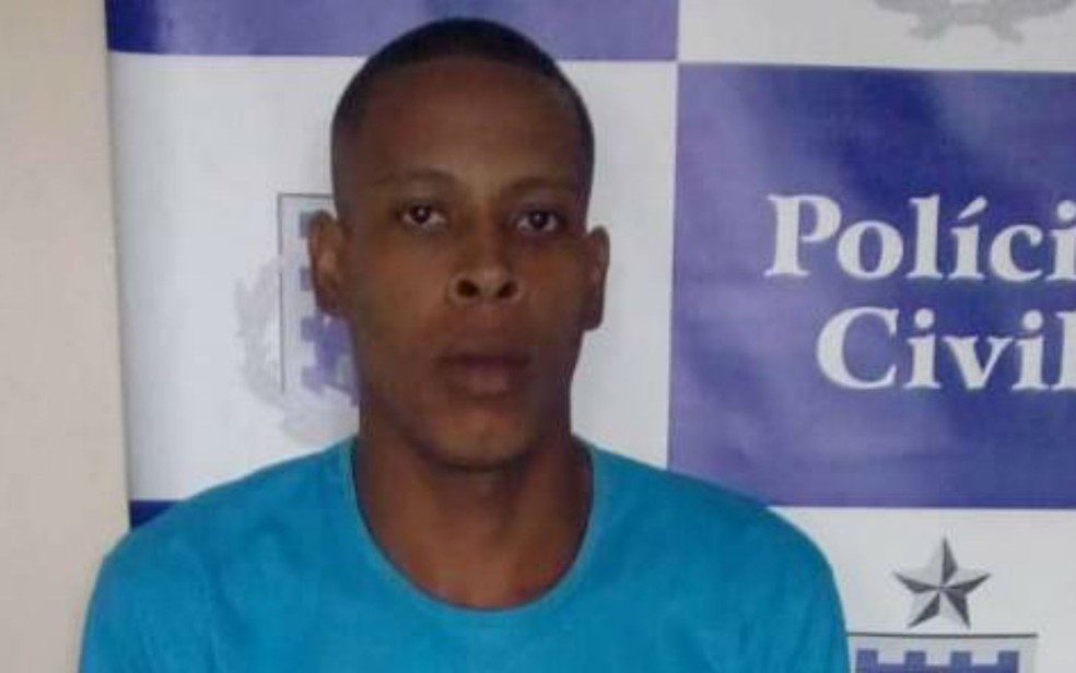 Suspeito foi preso após atear fogo na casa da ex-companheira (Foto: Divulgação/Polícia Civil)