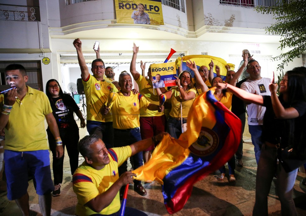 Grupo de apoiadores de Rodolfo Hernández  — Foto: Luisa Gonzalez/REUTERS