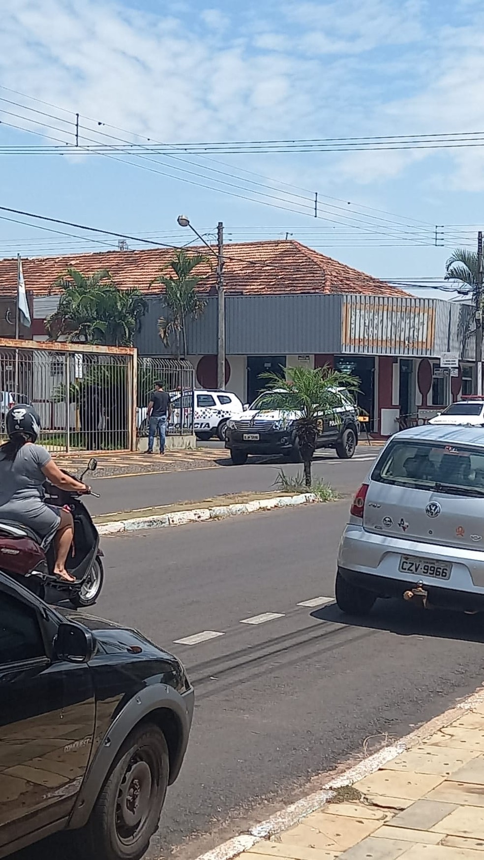 Objeto foi deixado na calçada em frente do Fórum de Rancharia (SP) — Foto: Guilherme Silva