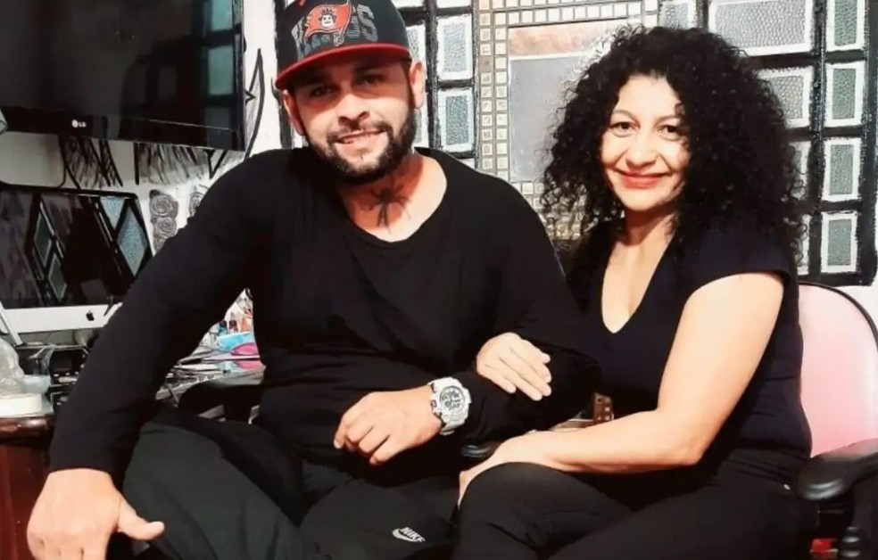 Leandro Coelho ao lado da ex-namorada, Sônia Obelar — Foto: Redes Sociais 