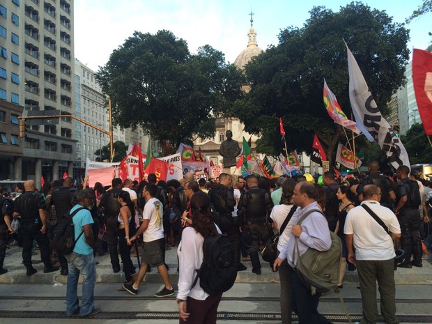 Manifestantes fazem protesto contra PEC (Foto: Marco Antonio Martins/G1)