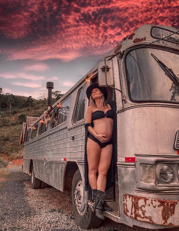 Juliana Valcézia faz ensaio grávida (Foto: Reprodução/Instagram)
