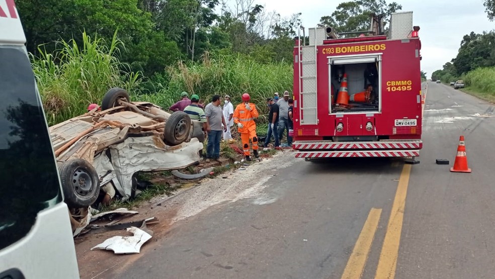 Acidente deixa dois mortos na rodovia MG 446 próximo à Alpinópolis, MG — Foto: Polícia Militar