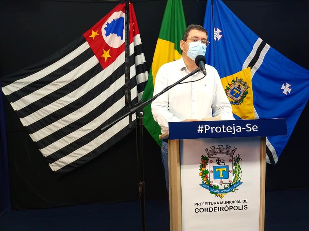 Prefeitura de Cordeir&oacute;polis, Adinan Ortolan, durante coletiva de imprensa online &mdash; Foto: Reprodu&ccedil;&atilde;o