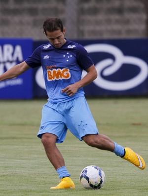 Para Éverton Ribeiro, cansado líder precisa arrumar fôlego onde não tem”