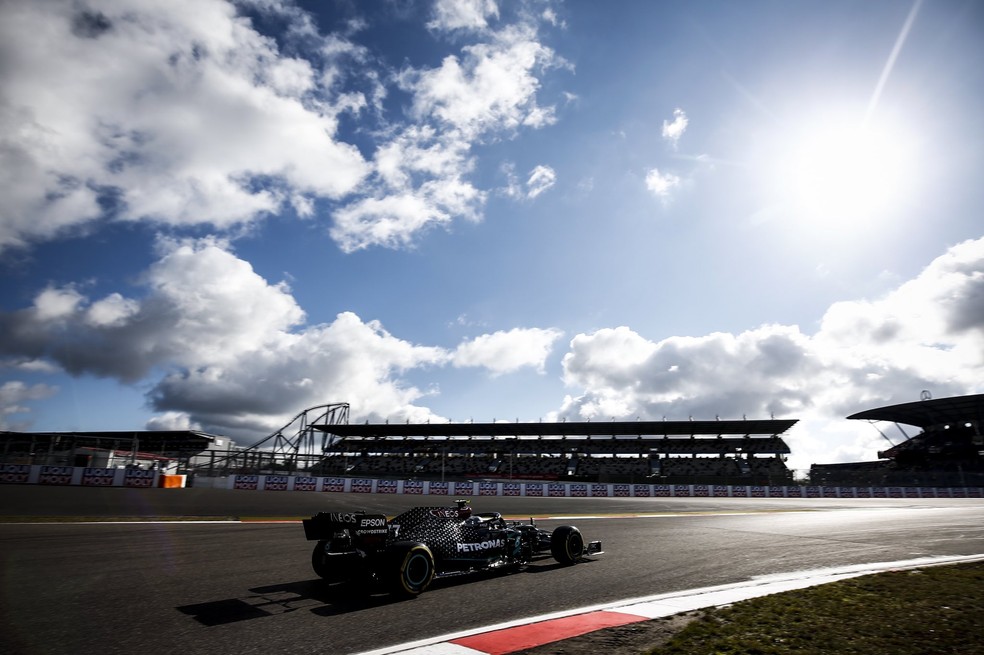 Valtteri Bottas acelera Mercedes em Nürburgring — Foto: Divulgação