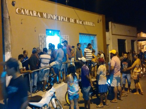 População espera votação do veto que aumenta salário dos vereadores   (Foto: Ricardo Alves/Prefeito de Macambira)