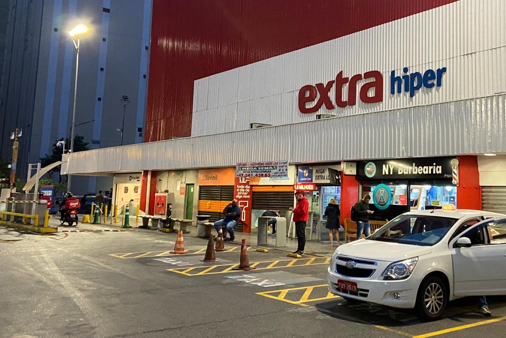 Unidade do Supermercado Extra na Avenida Brigadeiro Luís Antônio, na Bela Vista, região central de São Paulo, nesta segunda (18) — Foto: Patrícia Figueiredo/g1 SP