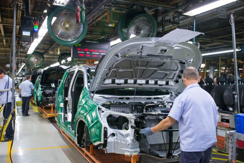 Linha de montagem da S10 e da Trailblazer em São José dos Campos; produção de veículos foi o destaque de alta em 2018. — Foto: GM/Divulgação