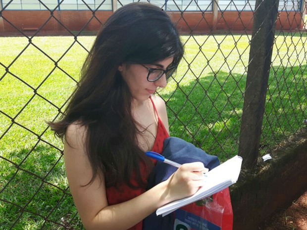 Ana Beatriz Cordeiro Prates, de 18 anos, saiu de Goiânia para prestar vestibular para Medicina da USP em Ribeirão Preto (Foto: Gustavo Tonetto/G1)