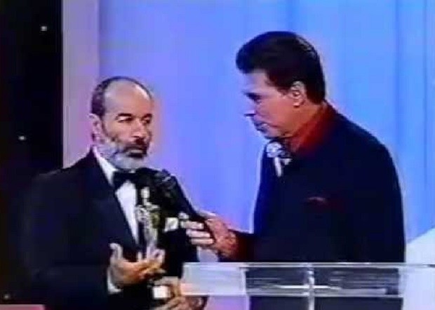 Embora se conheçam desde os 60, encontro de Osmar Prado com Silvio Santos na TV aconteceu em 1996 (Foto: Reprodução/SBT)