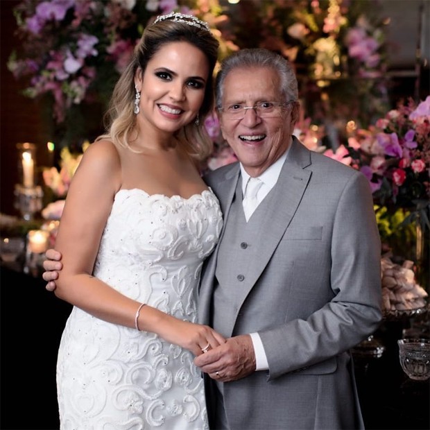 Renata Domingues e Carlos Alberto de Nóbrega (Foto: Reprodução / Instagram)