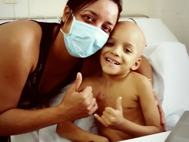 Jhonatan precisa de doação de um pedaço de medula óssea (Foto: Divulgação/ Facebook)