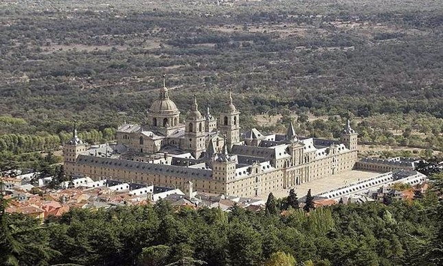 Vista aérea do mosteiro (Foto: Divulgação)