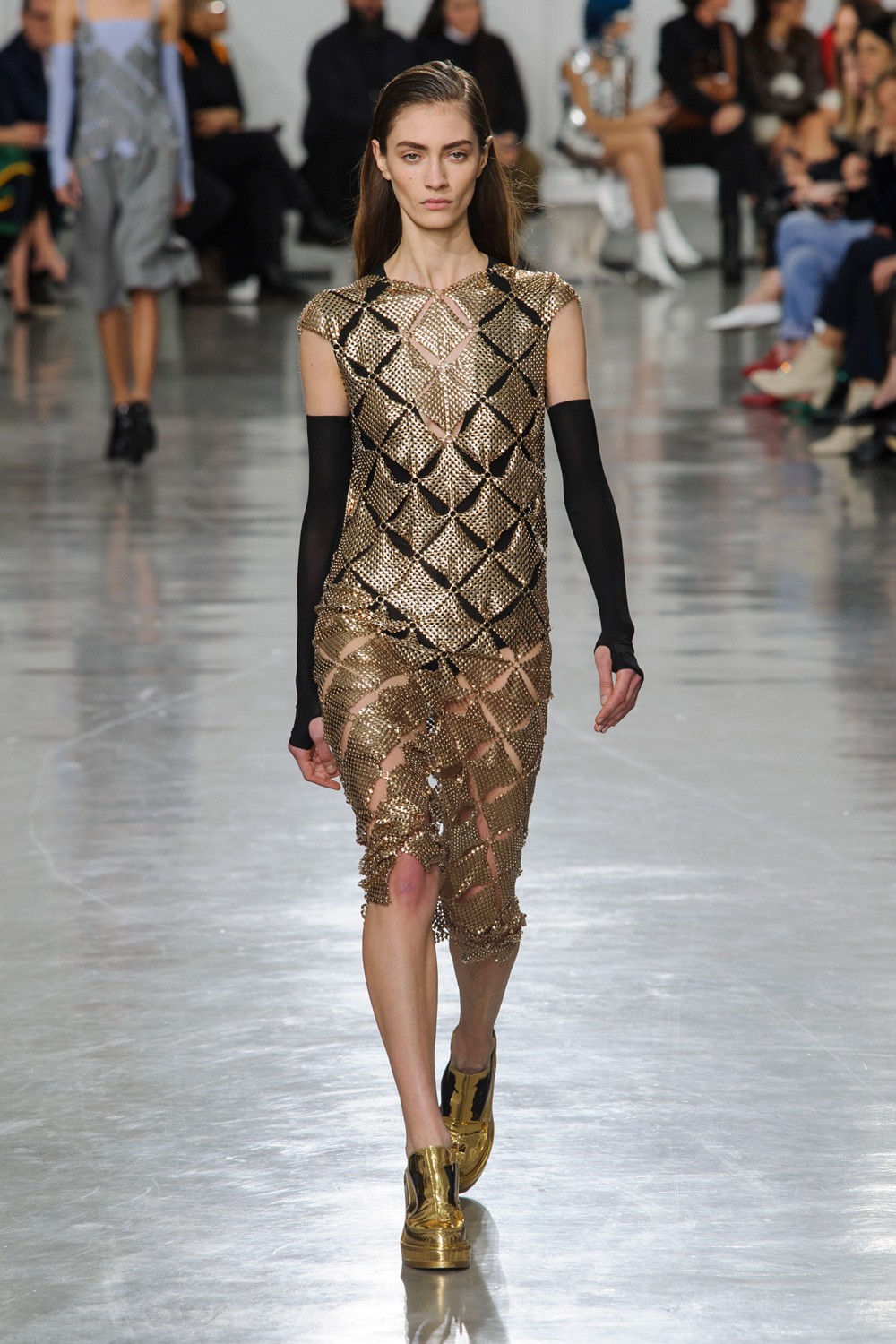 Paco Rabanne desfila guarda-roupa fácil e altamente desejável em Paris ...