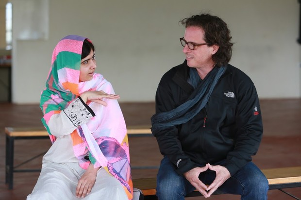 Malala ao lado do diretor Davis Guggenheim (Foto: Divulgação)