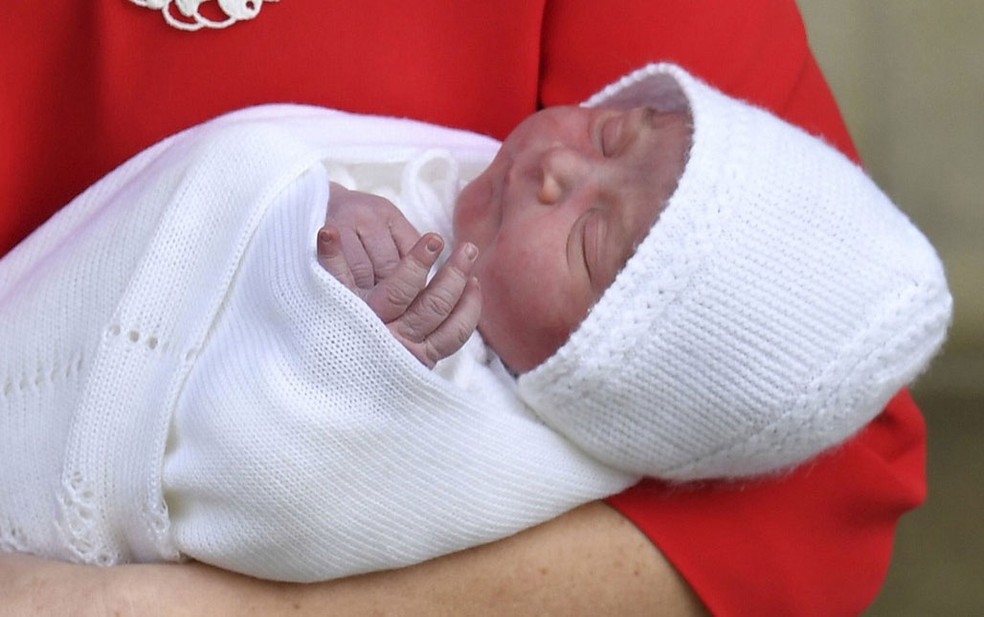 William e Kate com bebê real (Foto: John Stillwell/pool via AP))