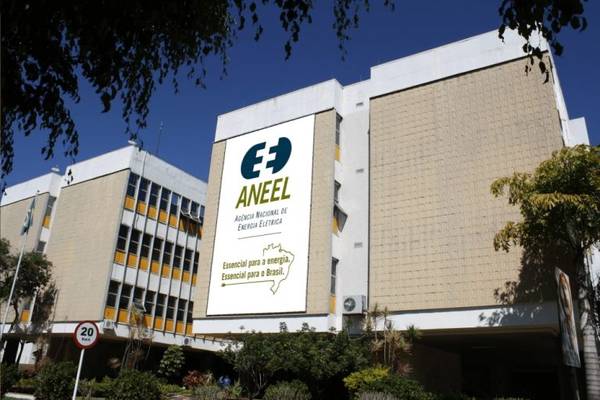 Aneel reduz tarifas de energia elétrica da Enel Rio; revisão da Light foi  adiada - A Voz da Cidade