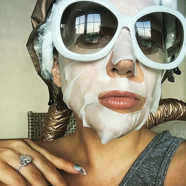 Lady Gaga é uma das celebridades adeptas do tratamento (Foto: Reprodução/Instagram)