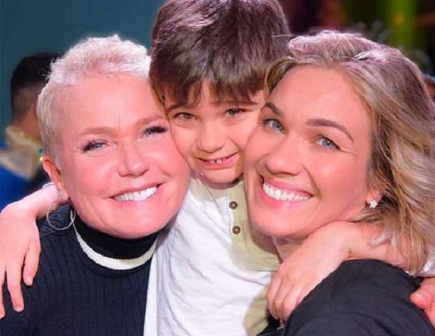 Andrezza Cruz com o filho, Lucas, e Xuxa (Foto: Reprodução/Instagram)