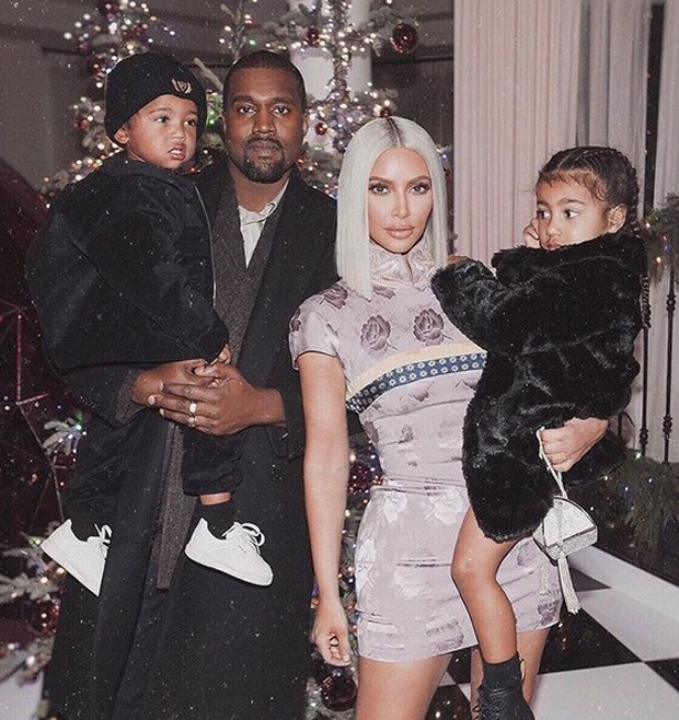 Kim Kardashian, Kanye West e os filhos, North e Saint (Foto: Reprodução / Instagram)