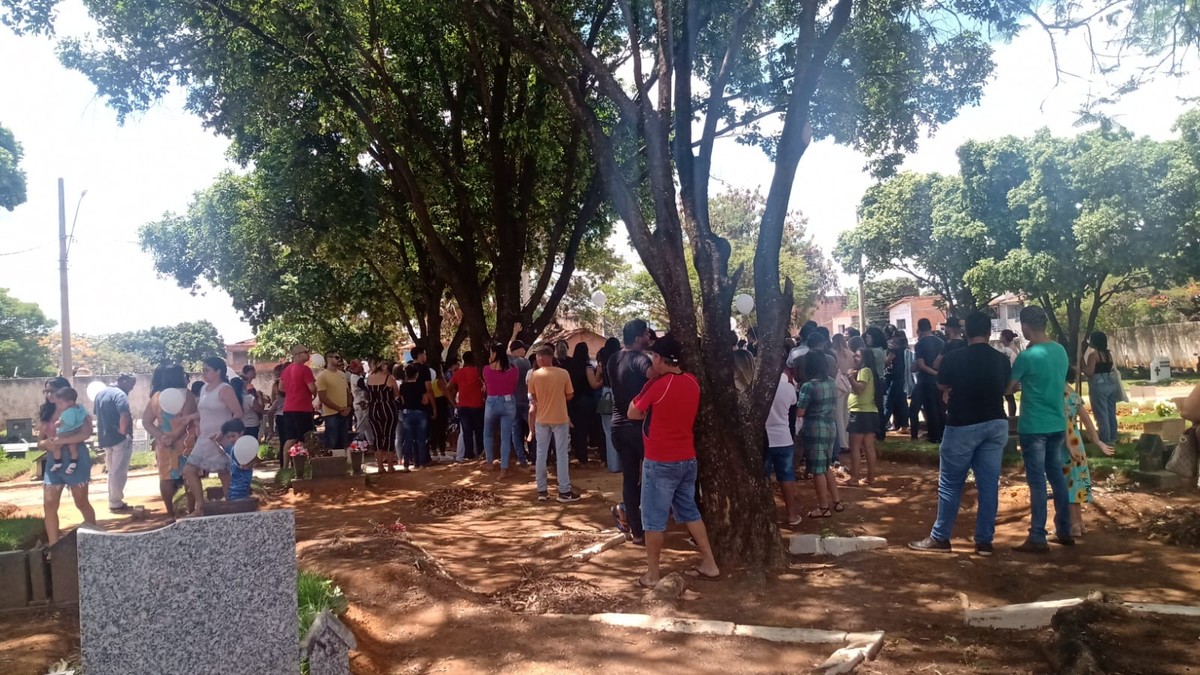 Corpo do universitário que se afogou em Januária é sepultado em Montes Claros