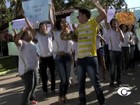Bolsistas protestam em Marechal Deodoro para cobrar pagamento
