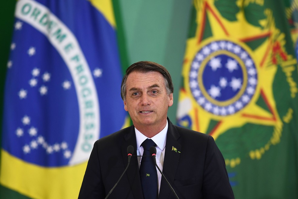 O presidente da RepÃºblica, Jair Bolsonaro, durante cerimÃ´nia de posse dos presidentes do Banco do Brasil, do Banco Nacional de Desenvolvimento EconÃ´mico e Social e o Presidente da Caixa EconÃ´mica Federal, no PalÃ¡cio do Planalto, em BrasÃ­lia  â Foto: Evaristo SÃ¡/AFP