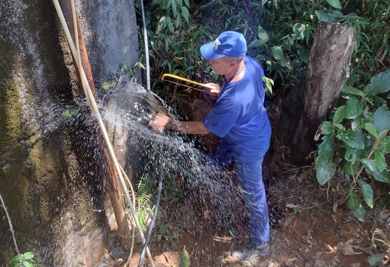 Cedae corta ligações clandestinas de água em Teresópolis, no RJ