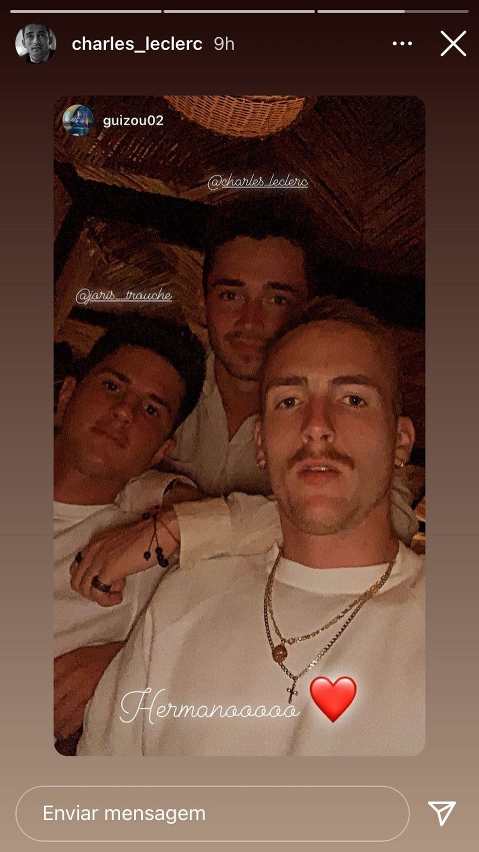 Charles Leclerc, piloto da Ferrari, publicou registro do rveillon com amigos  Foto: Reproduo/Instagram