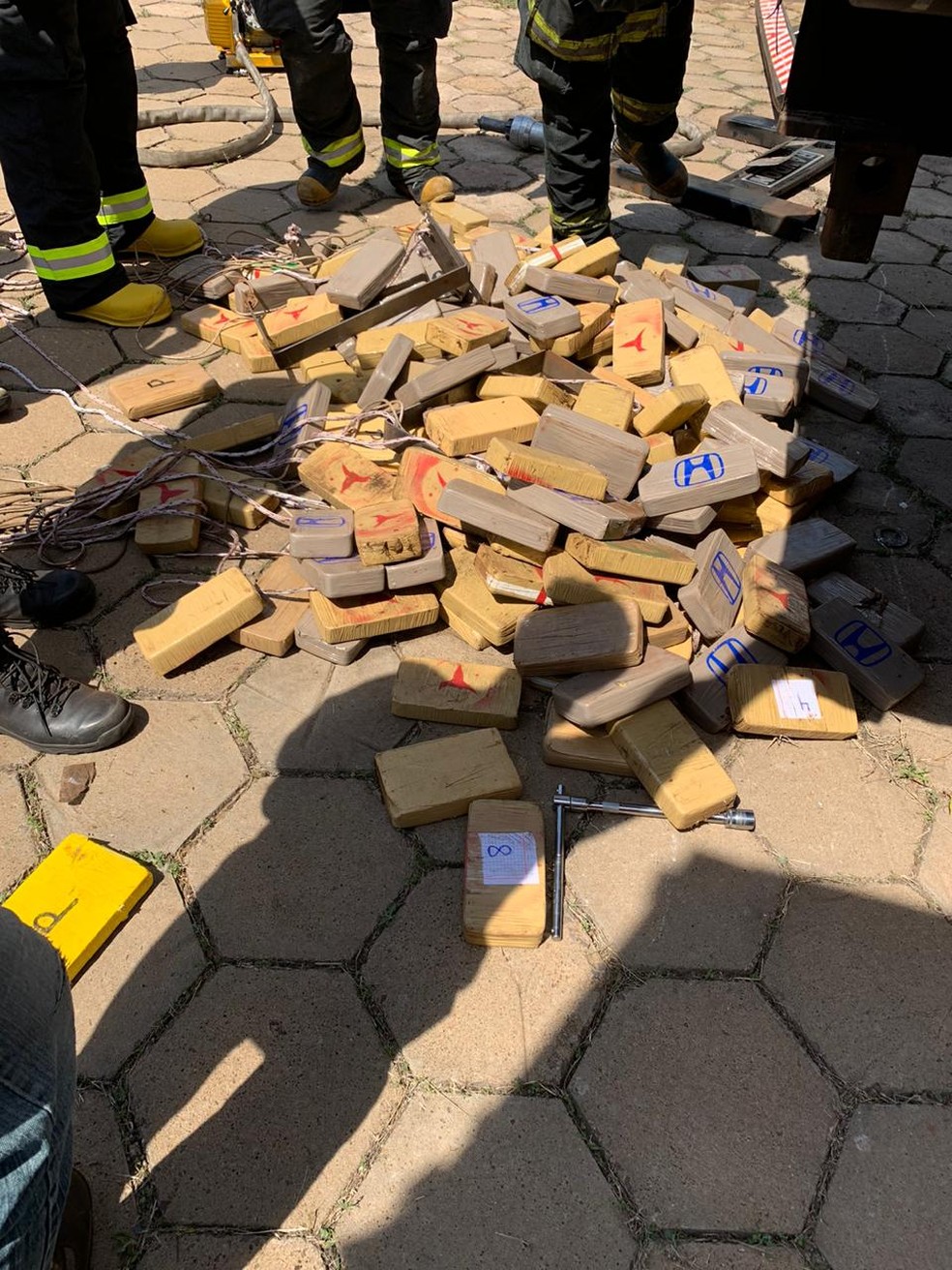 Fiscalização localizou 200 quilos de cocaína em carreta — Foto: Polícia Federal 