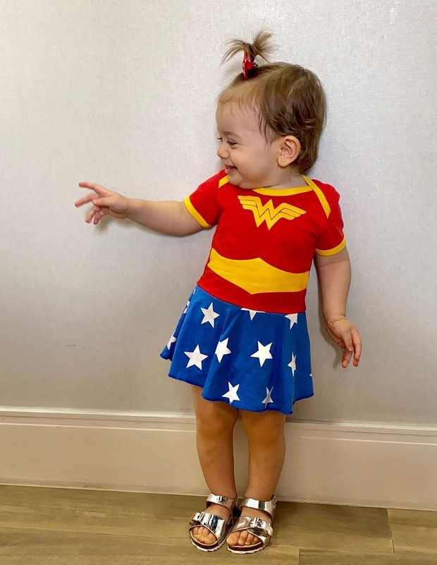 Thaeme posta foto da filha Liz, de 11 meses (Foto: Reprodução/Instagram)