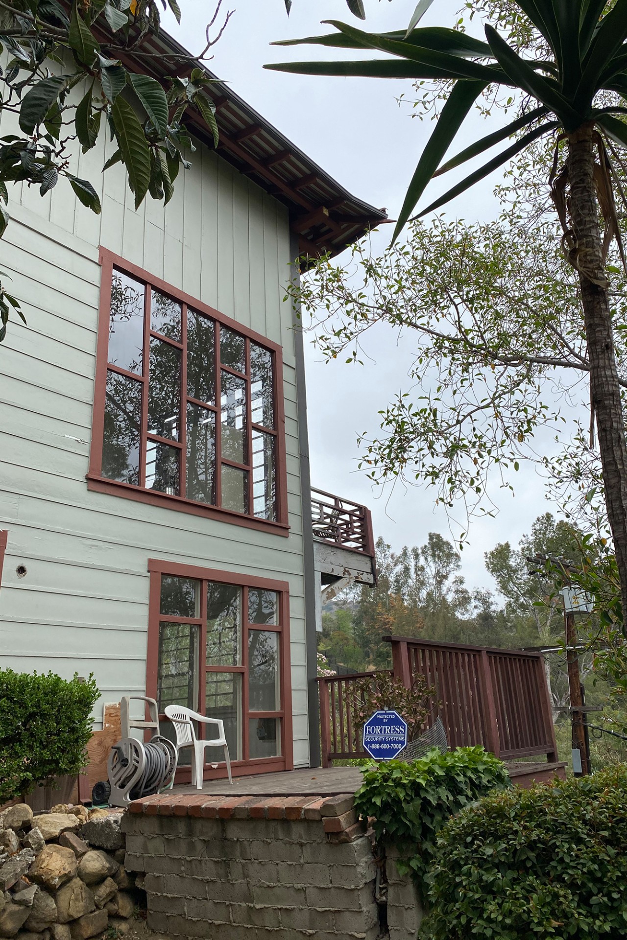 A casa de Kurt Cobain e Courtney Love está à venda em Los Angeles (Foto: Reprodução/ NY Post)
