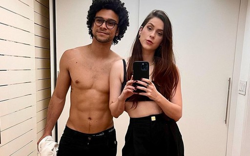 Sérgio Malheiros mostra tanquinho e Sophia Abrahão elogia: "Um peixão"