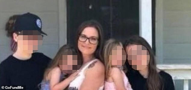 Mãe antivacina morre de Covid-19 e deixa órfãos quatro filhos na Califórnia