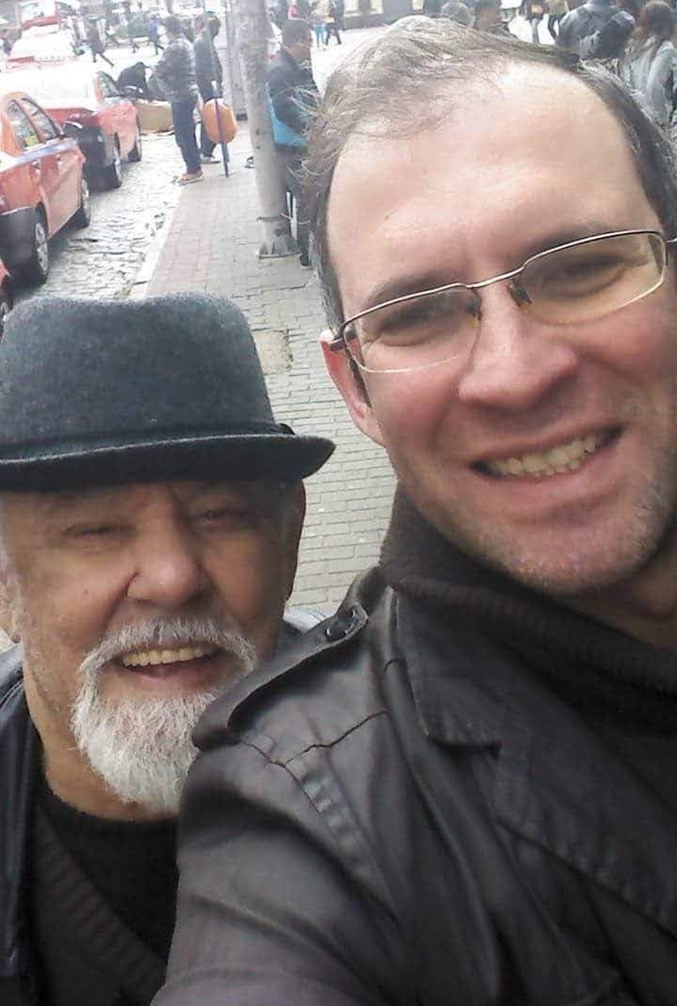 Sued José Tormann Macedo ao lado do filho, que leva o mesmo nome — Foto: Arquivo Pessoal