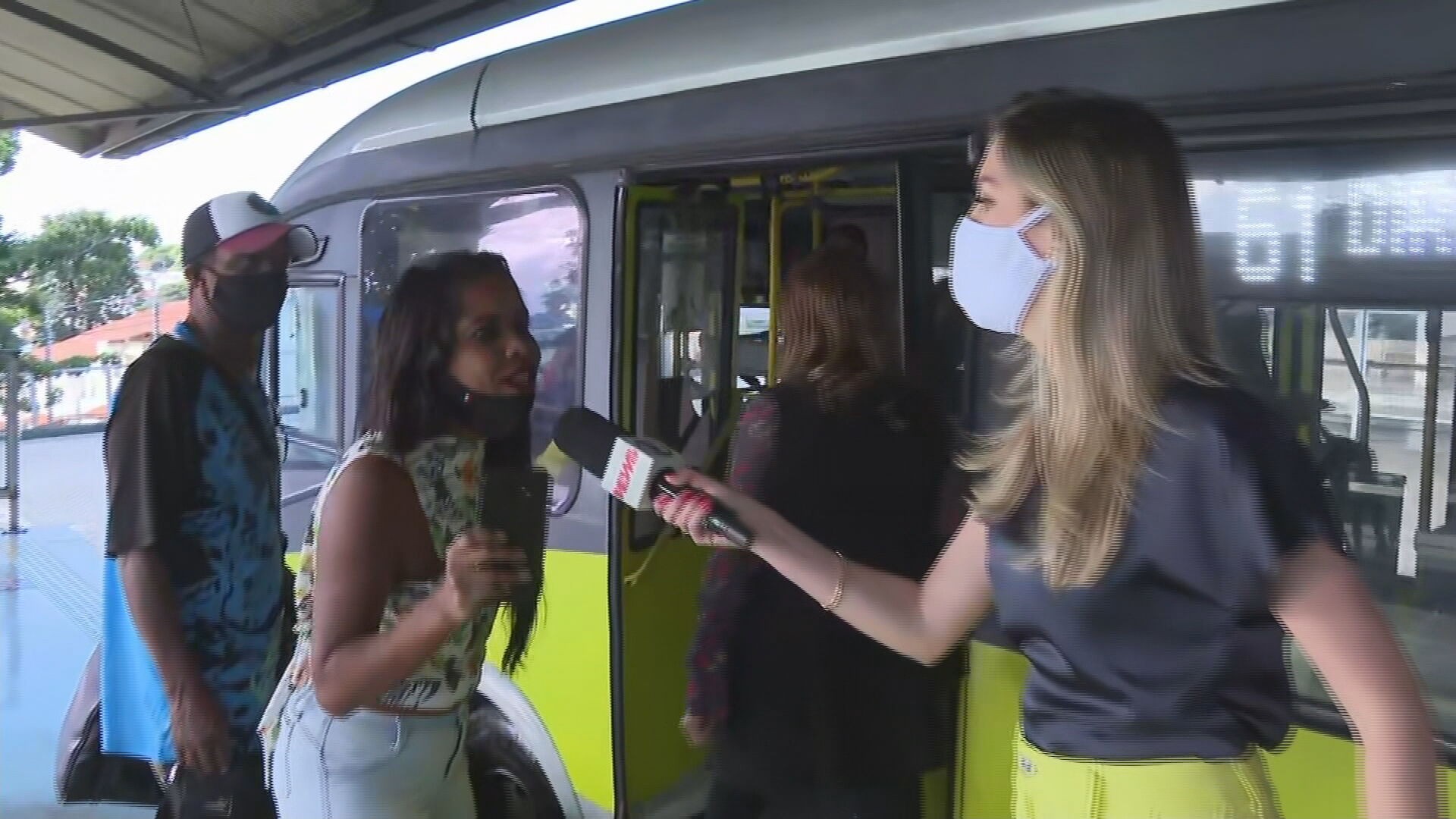 Passageira Leila viraliza ao reclamar de ônibus em BH 