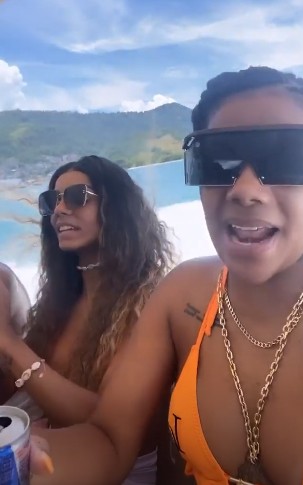 Ludmilla e Brunna Gonçalves passeiam de barco em Angra dos Reis (Foto: Reprodução / Instagram)