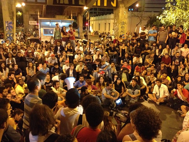 Reunião em Belo Horizonte discute rumos dos protestos na capital mineira (Foto: Raquel Freitas / G1)