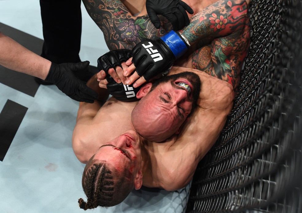 Niko Price finalizou George Sullivan com um mata-leão no UFC Charlotte (Foto: Getty Images)