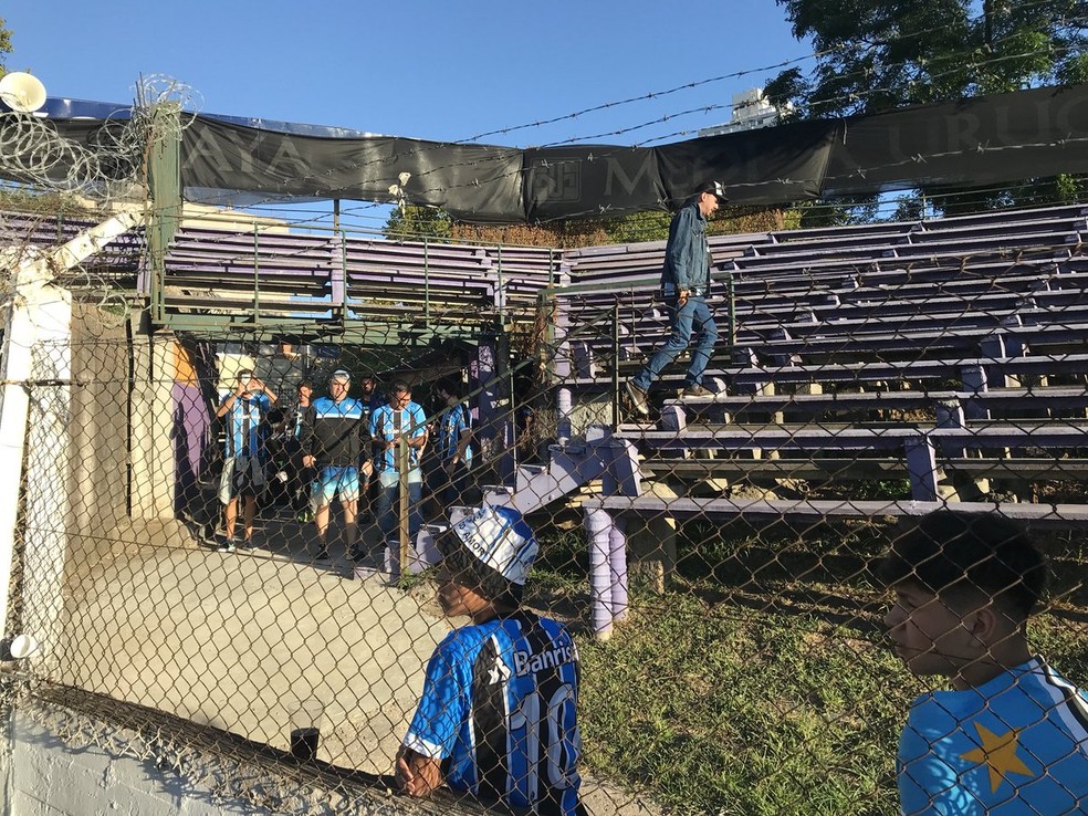 Acesso da torcida do Grêmio ao estádio (Foto: Eduardo Moura)