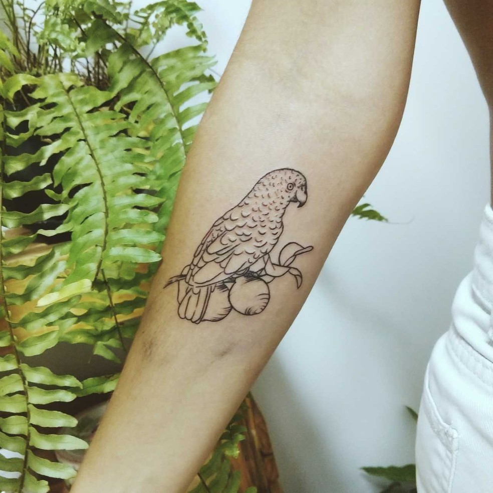 Ela cobra taxa simbólica de R$ 30 por tatuagem (Foto: Juliana Fernandez/ Arquivo pessoal)