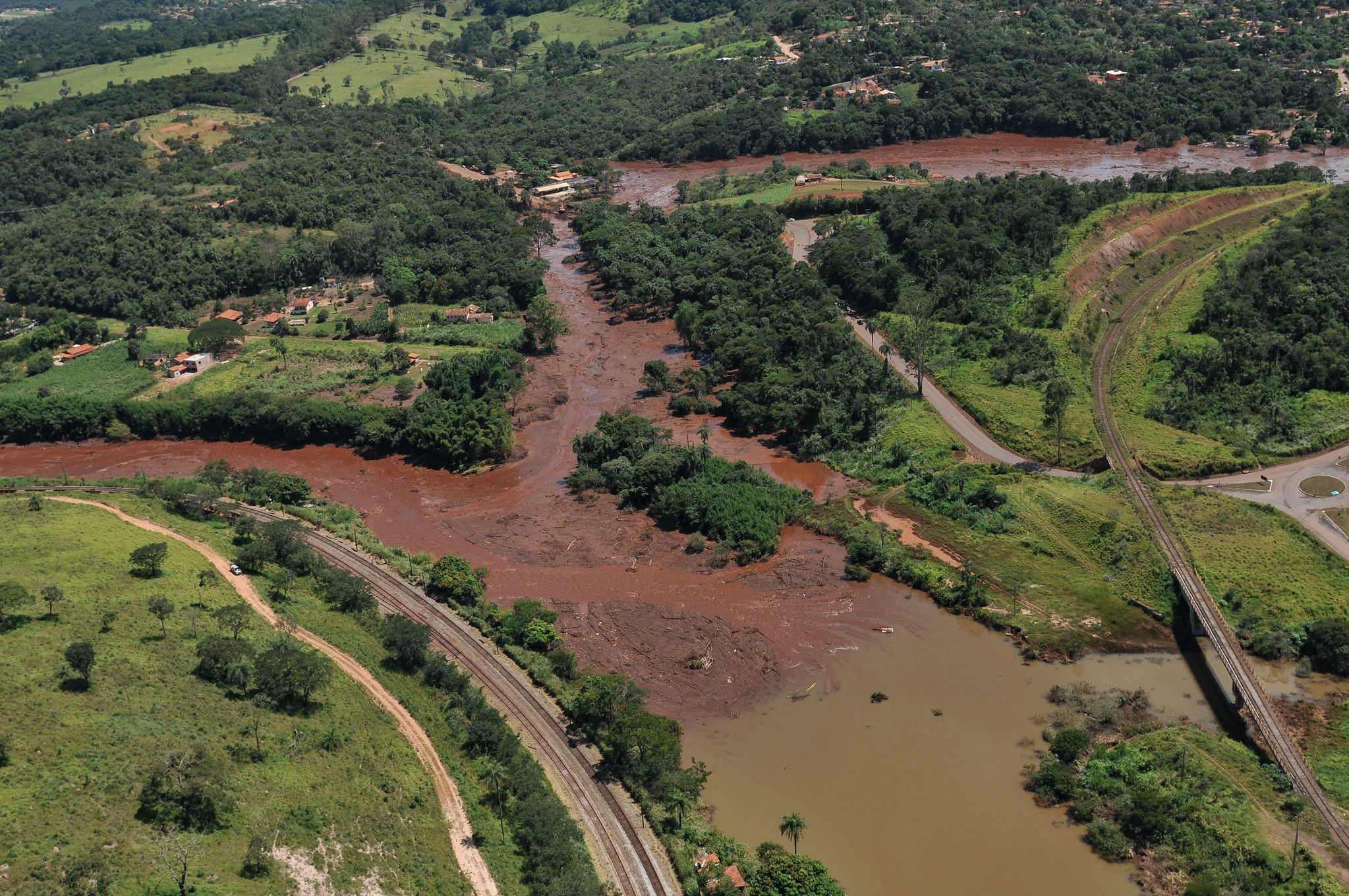 Brumadinho (MG) foi invadida por lama contaminada com metais pesados depois do rompimento de barragem da Vale (Foto: Flickr/Felipe Werneck/Ibama/Creative Commons) Brumadinho (MG) foi invadida por lama contaminada com metais pesados depois do rompimento de barragem da Vale (Foto: Flickr/Felipe Werneck/Ibama/Creative Commons)