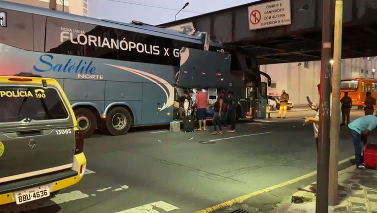 Onibus Fica Preso Na Ponte Preta Em Curitiba E Deixa Crianca Ferida Parana G1
