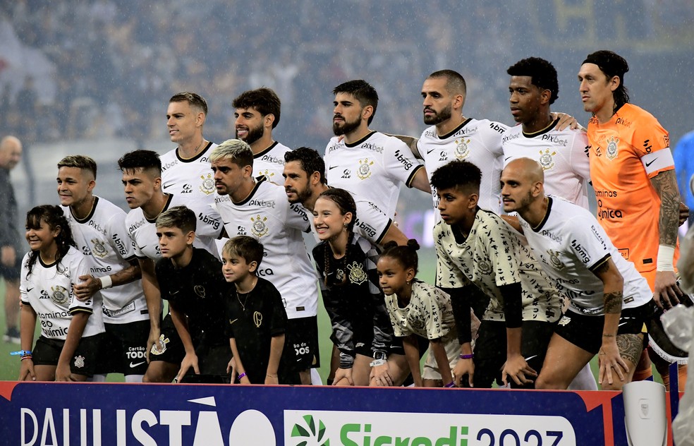 Qual é a zaga do Corinthians? Balbuena vira banco, mas Lázaro descarta pressa por definição